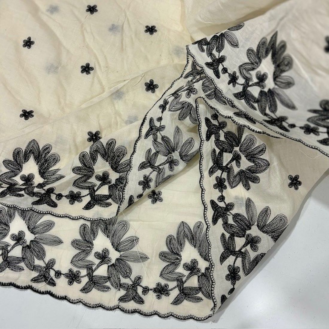 Özel Nakışlı Saf Pamuk Fisto Siyah S1