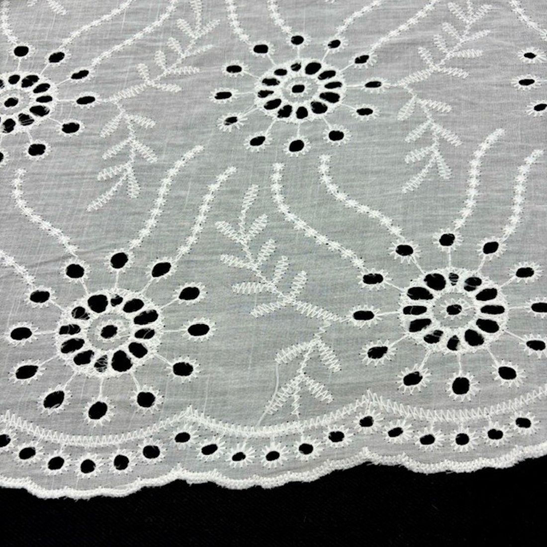 Çiçek Nakışlı %100 Pamuklu Fisto Kumaş S1