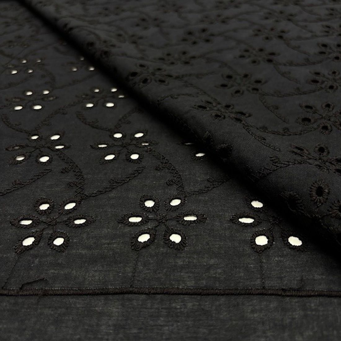 Siyah Çiçekli Saf Pamuklu Fisto Kumaş