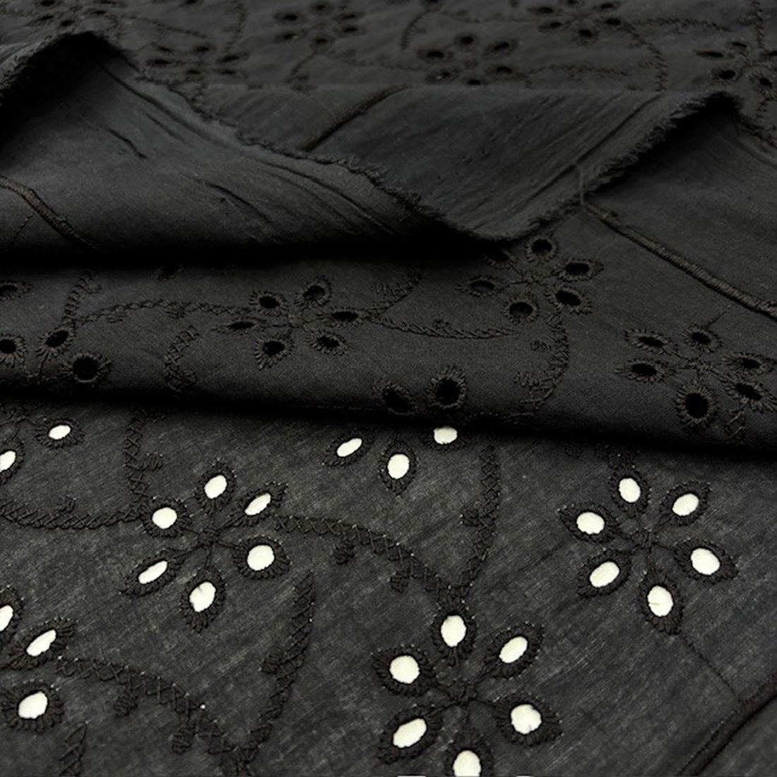 Siyah Çiçekli Saf Pamuklu Fisto Kumaş