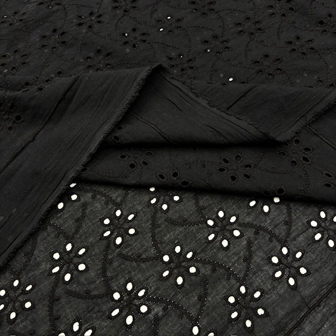 Siyah Çiçekli Saf Pamuklu Fisto Kumaş