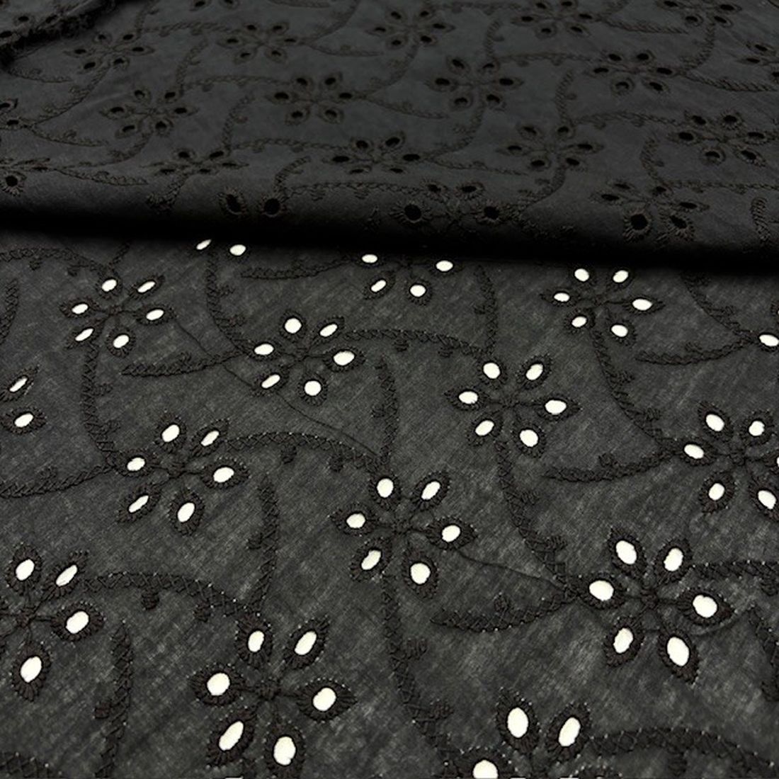 Siyah Çiçekli Saf Pamuklu Fisto Kumaş