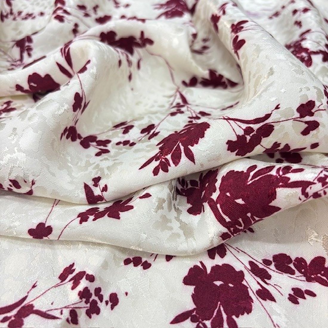 Bordo Çiçekli Jakarlı Pamuklu Cupro Kumaş SRVT