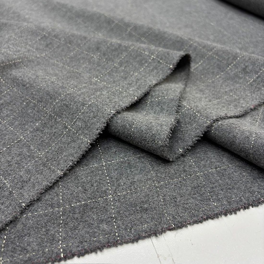Gri Ekoseli Yumuşak Flanel Kumaş SRVT