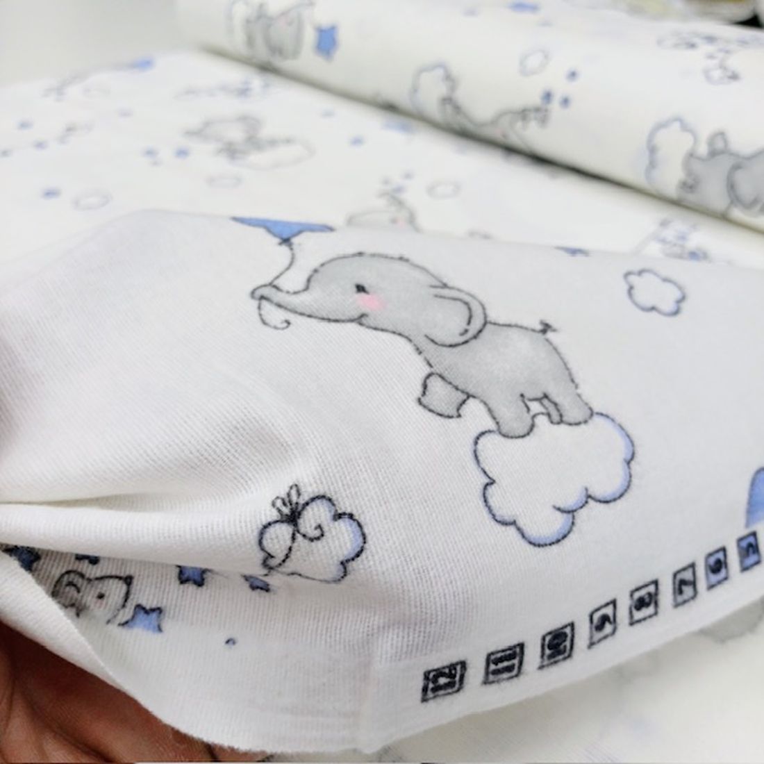 Çiften Yavru Fil Desenli Pazen Kumaş Ayt