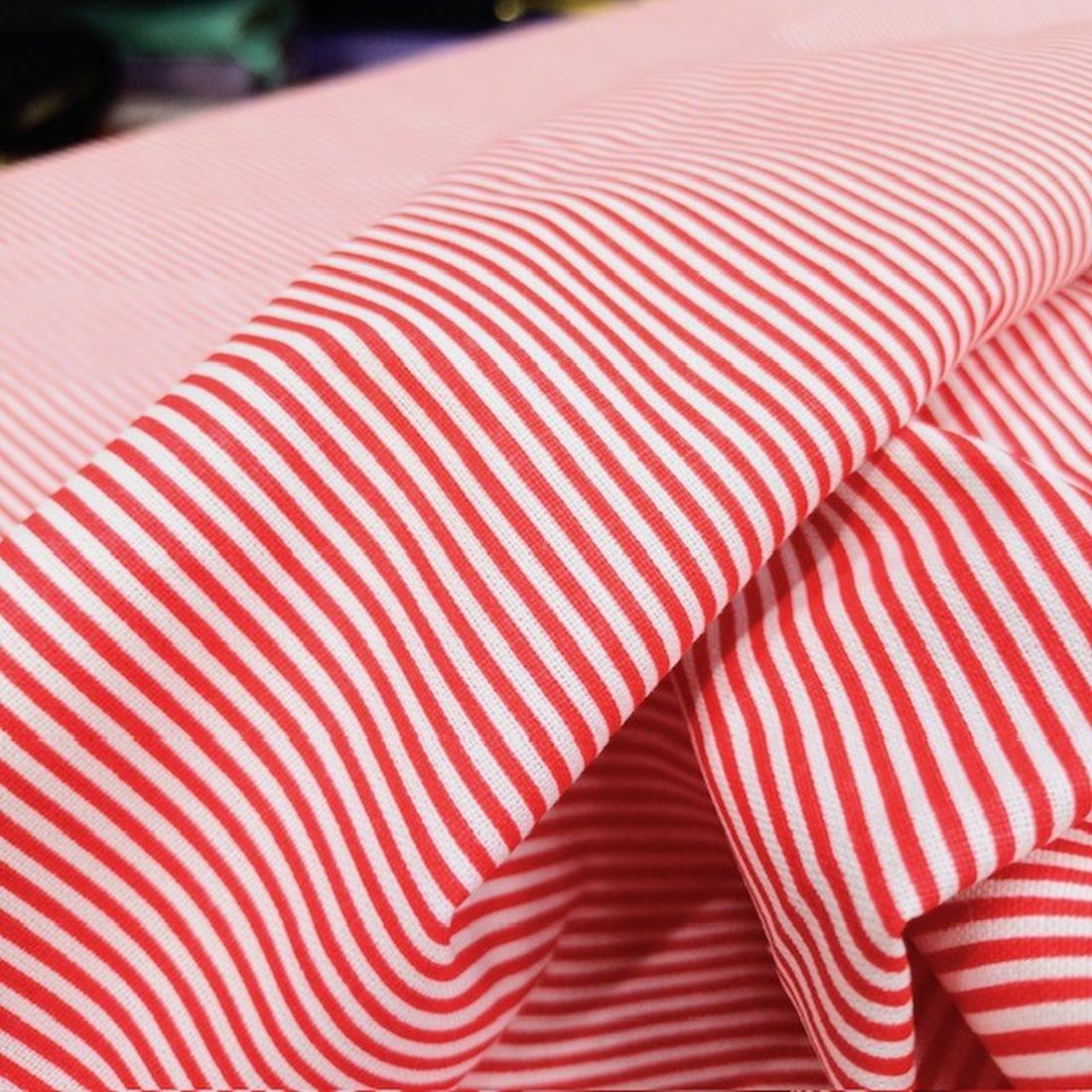 Kırmızı Beyaz Çizgili Poplin Kumaş AYT