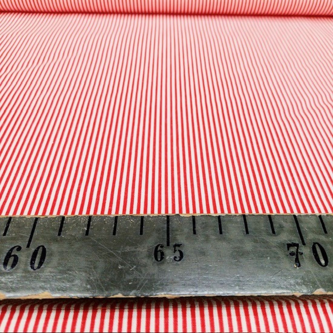 Kırmızı Beyaz Çizgili Poplin Kumaş AYT