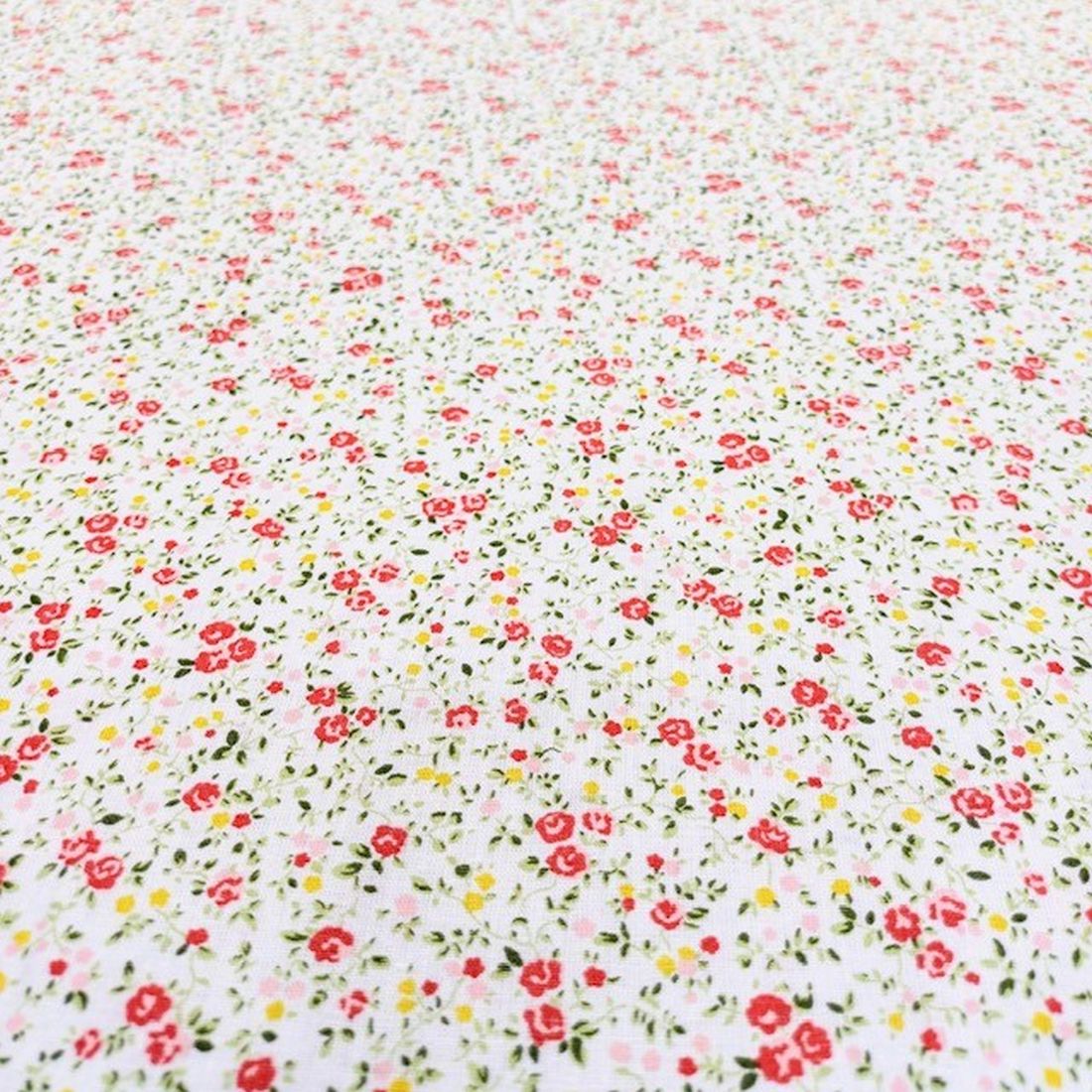 Kırmızı Minik Çiçekli Poplin Kumaş AYT