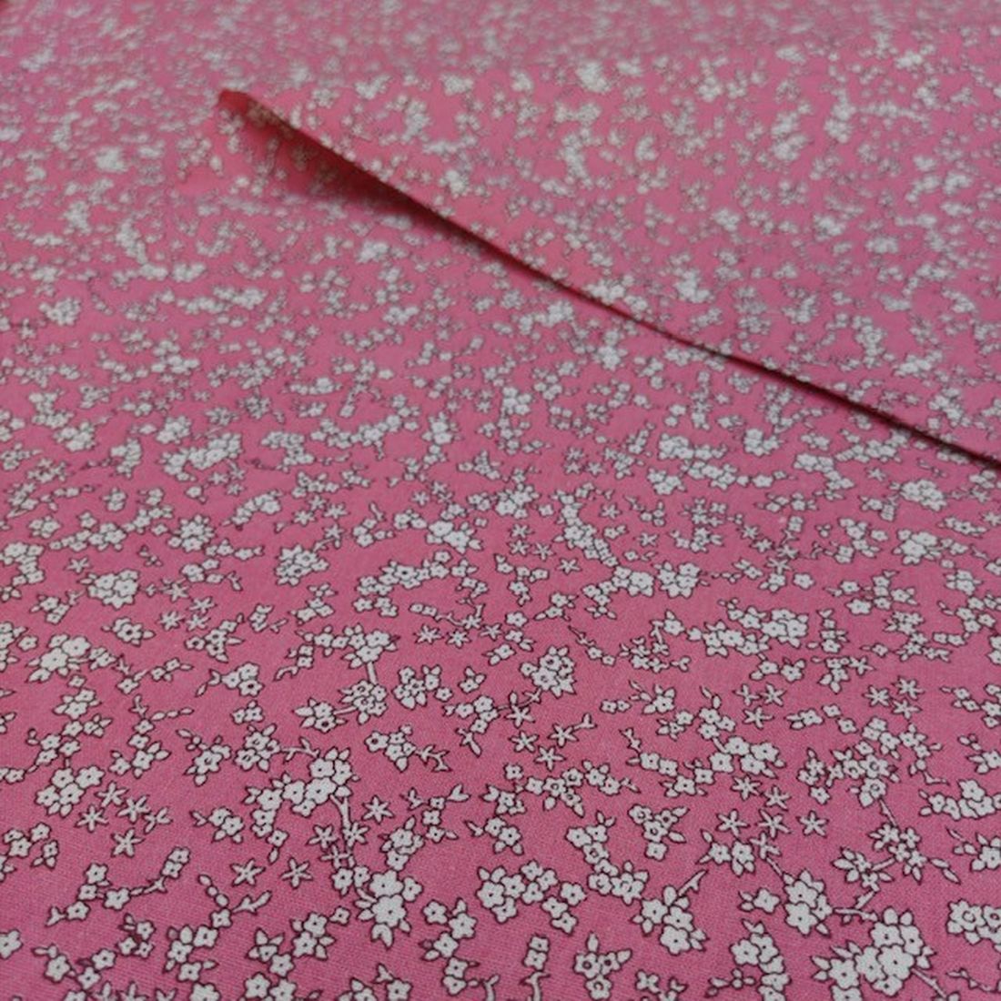 Minik Pembe Beyaz Çiçekli Poplin Kumaş AYT