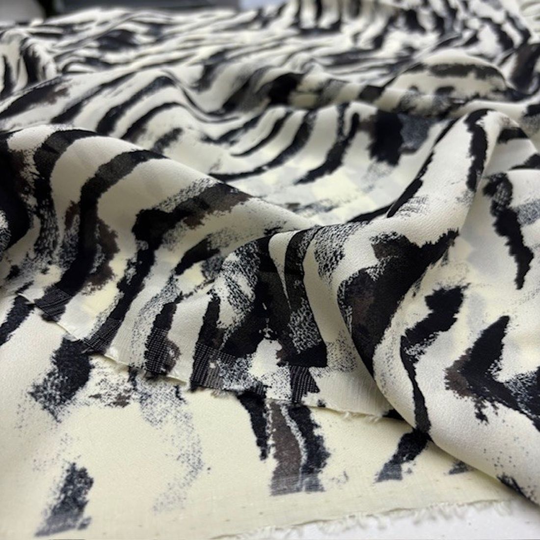 Zebra Desenli %100 Pamuk Krep Şifon Kumaş YVZ