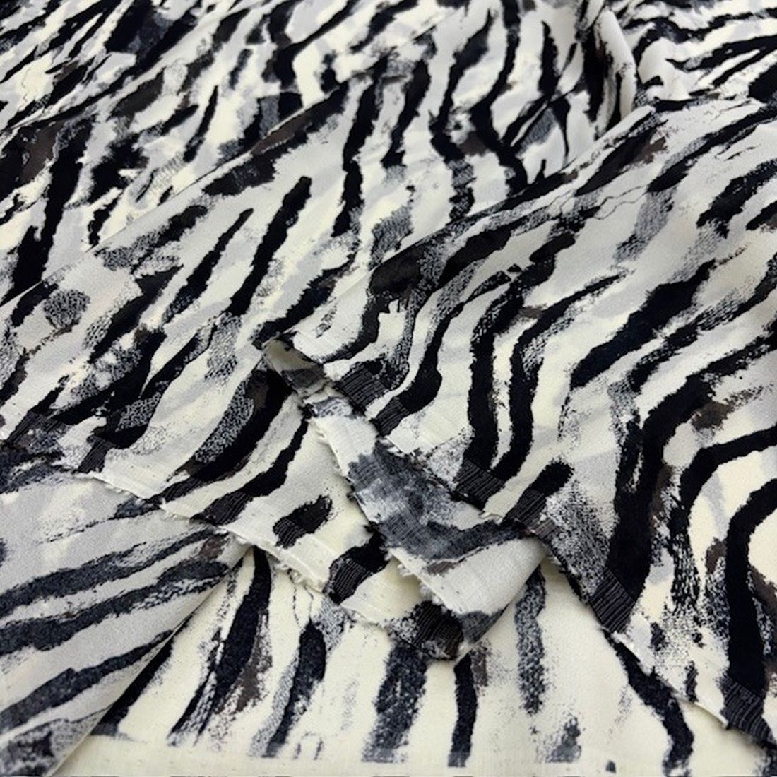 Zebra Desenli %100 Pamuk Krep Şifon Kumaş YVZ