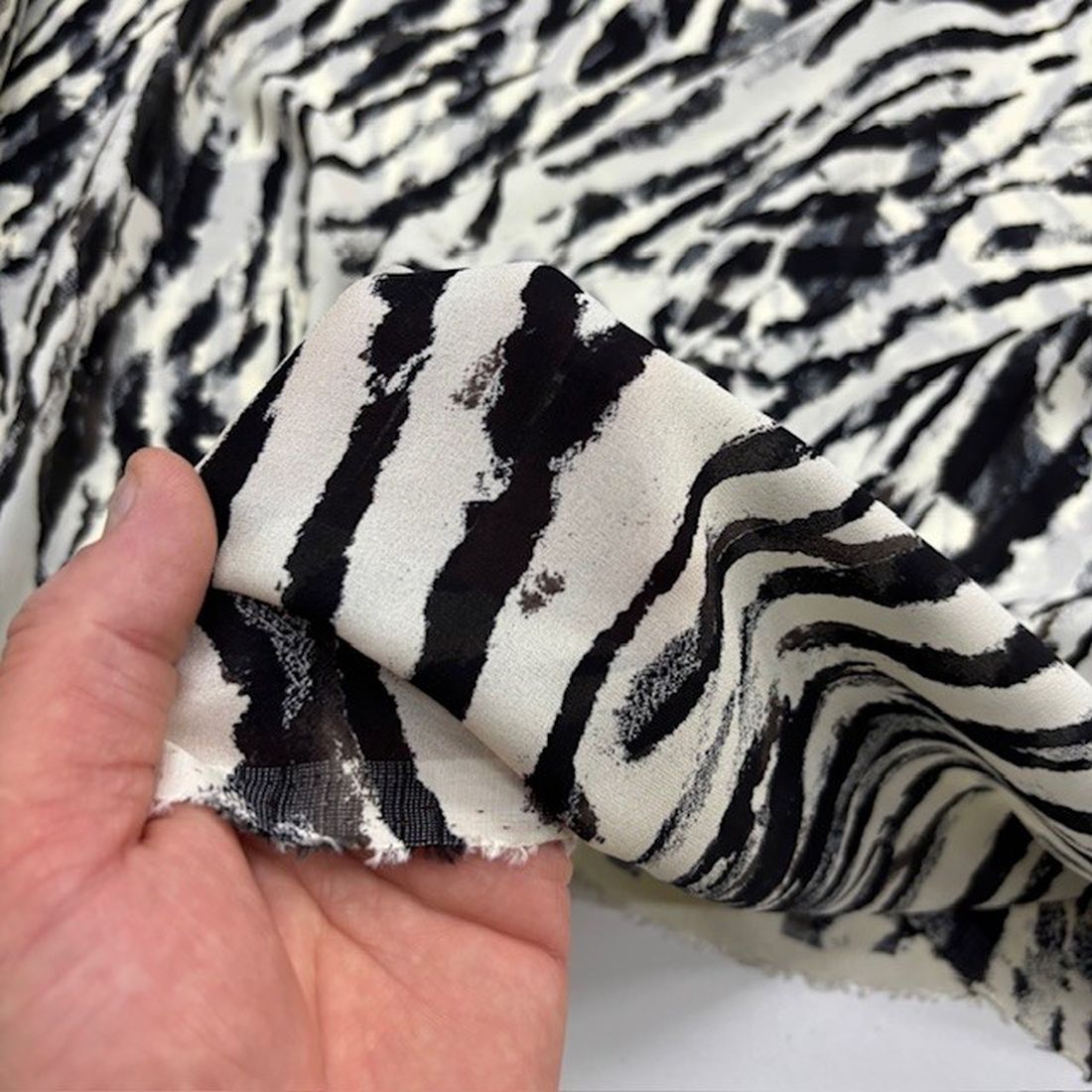 Zebra Desenli %100 Pamuk Krep Şifon Kumaş YVZ
