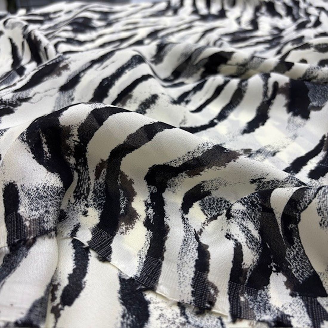 Zebra Desenli %100 Pamuk Krep Şifon Kumaş YVZ